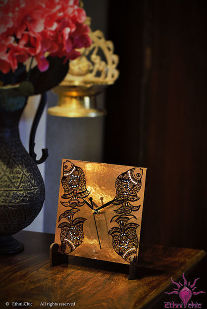 Picture of Handpainted Fish Table Clock (Madhubani)