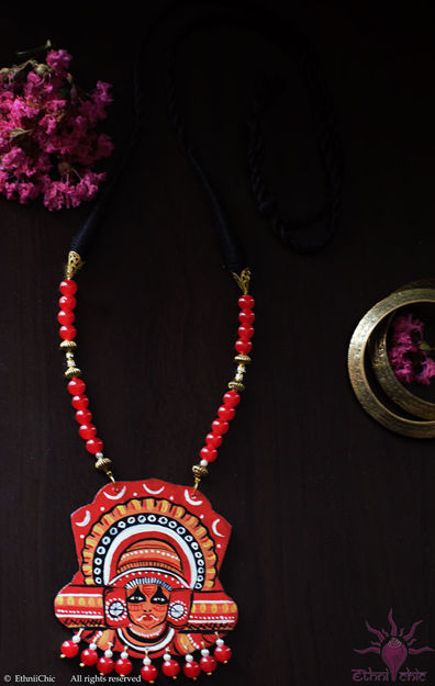 Picture of Handpainted Thaiyyam Neckpiece